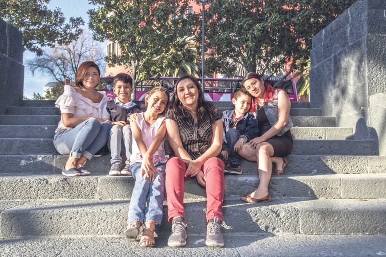 Solución. Natalia, Danilo y Emiliano padecen sordera desde su nacimiento y con el dispositivo que se les implantó han podido escuchar y hablar. (EL UNIVERSAL)