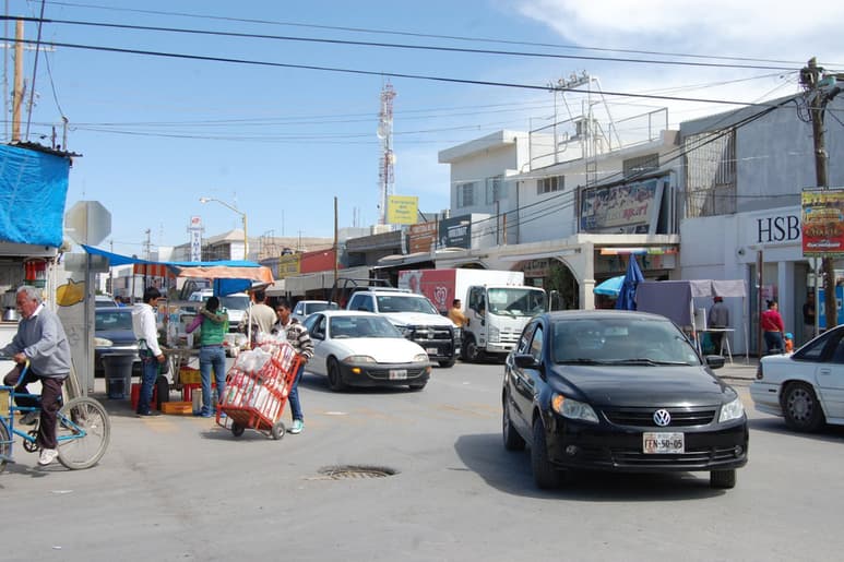 Negocios responden a los trámites de nuevas licencias de funcionamiento y renovación de los que ya cuentan con ellas. (EL SIGLO DE TORREÓN)