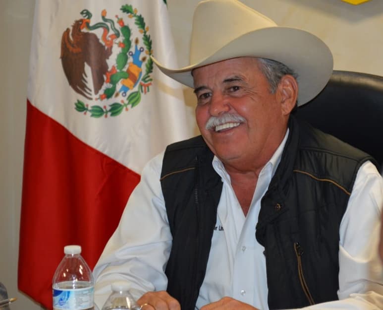 Advirtió el alcalde Florencio Siller Linaje, que procederá legalmente contra quienes hagan publicaciones que 'dañen su investidura'.
