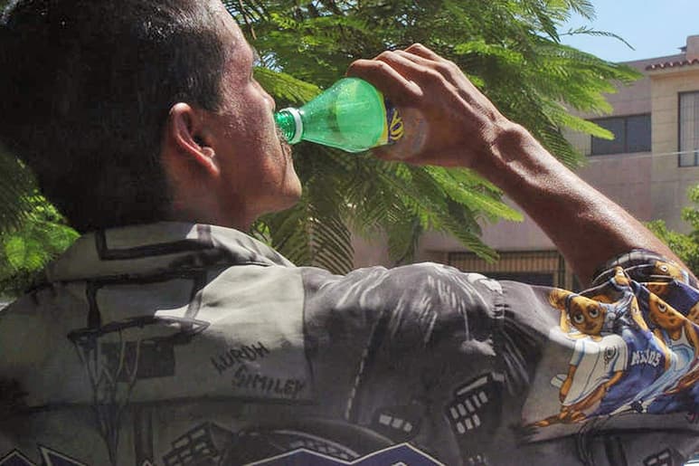 Afirman que consumo de bebidas con azúcar favorece la obesidad. (ARCHIVO)