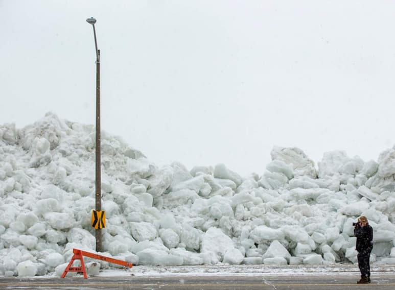 El hielo es arrastrado debido a las fuertes ráfagas de viento. (INTERNET)