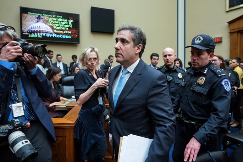 Cohen acusó este miércoles a Trump de ser 'racista', 'estafador' y un 'fraude', ante un Congreso dividido entre los ataques republicanos al letrado y el ímpetu de los demócratas en incriminar al inquilino de la Casa Blanca. (ARCHIVO)