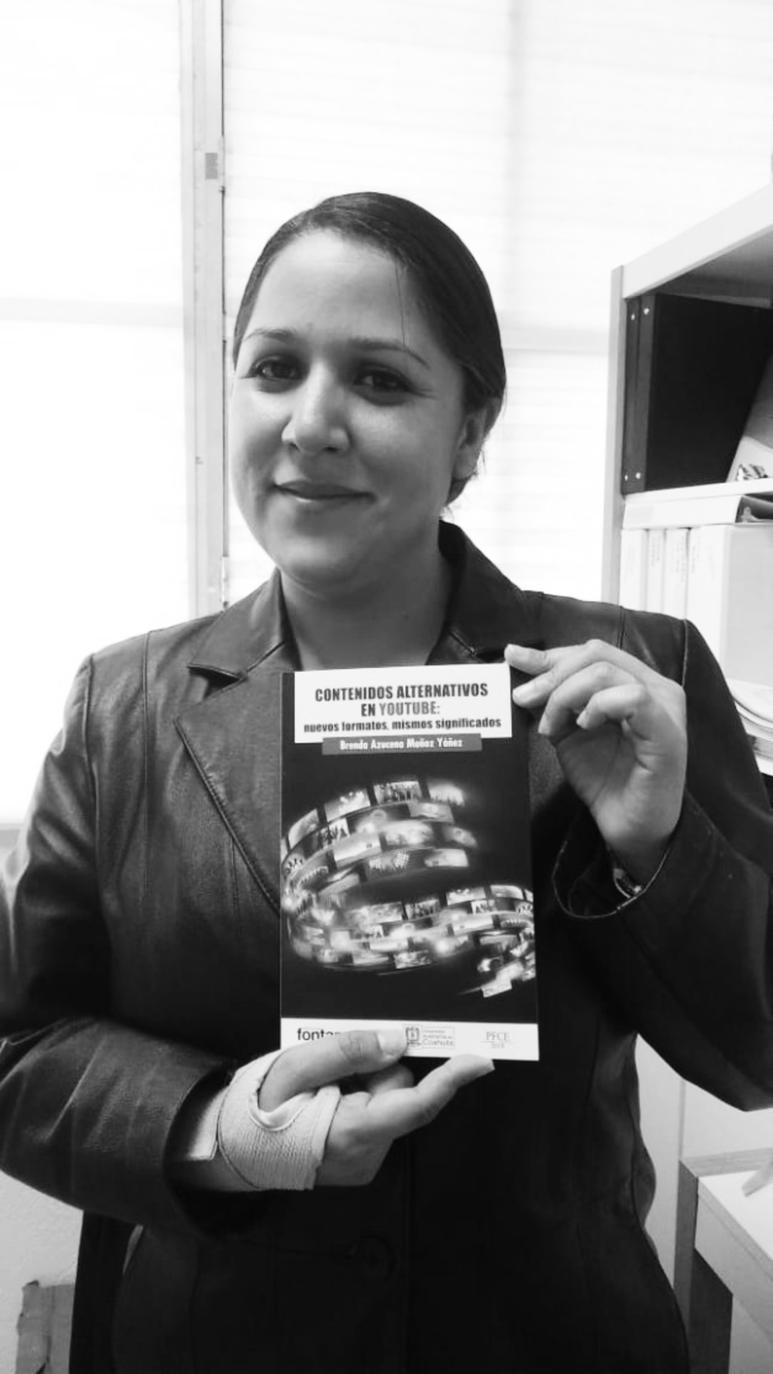 Temática. La autora investigó sobre en cómo la sociedad actual consume contenidos expuestos en Internet. (EL SIGLO DE TORREÓN)