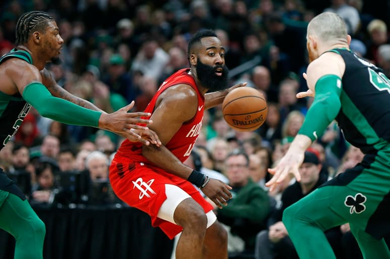 El estelar James Harden (i) continúa brillando con los Rockets de Houston en esta temporada de la NBA.