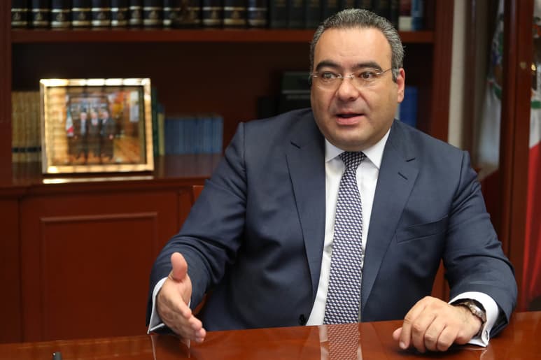 El abogado de la Secretaría de Hacienda, Carlos Romero Aranda, dice que van a ser implacables, no solo estrictos, sino muy duros, para que quienes cometan el ilícito vayan a la cárcel.