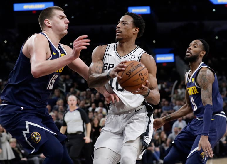 DeMar DeRozan metió 24 puntos en la victoria de los Spurs.