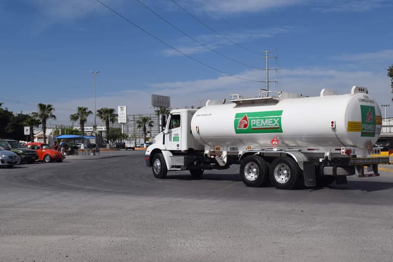 A través de dos solicitudes de información se requirió a Pemex información relativa a la forma en que se decidió quiénes serían los nuevos distribuidores de gasolina a nivel nacional y cómo se adjudicaron esos contratos. (ARCHIVO)