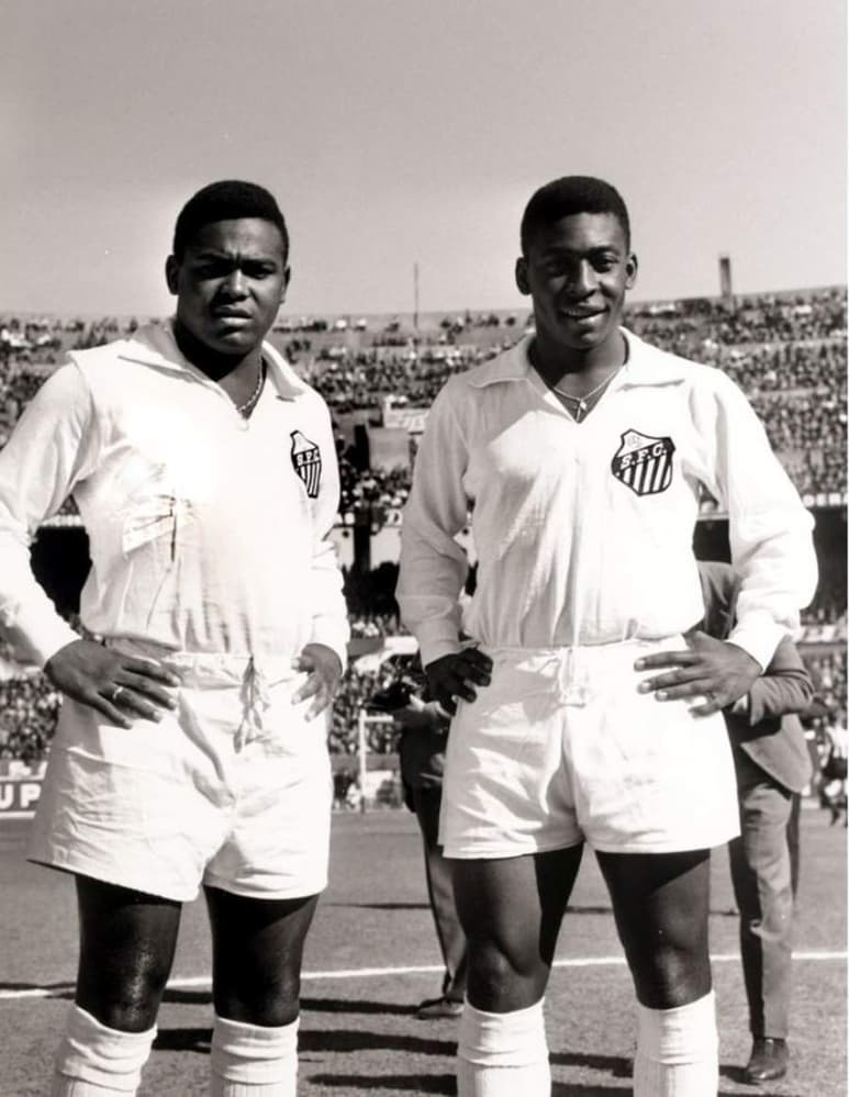 'Es con profundo pesar que comunicamos el fallecimiento de Antonio Wilson Vieira Honório, el eterno ídolo Coutinho, a los 75 años de edad', señaló el Santos en un comunicado. (ARCHIVO)