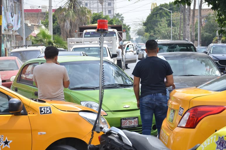 Además de recibir la sanción, los vehículos que operan de manera irregular como es el caso de las Empresas Redes de Transporte, son remitidas al corralón municipal de esta ciudad. (EL SIGLO DE TORREÓN)