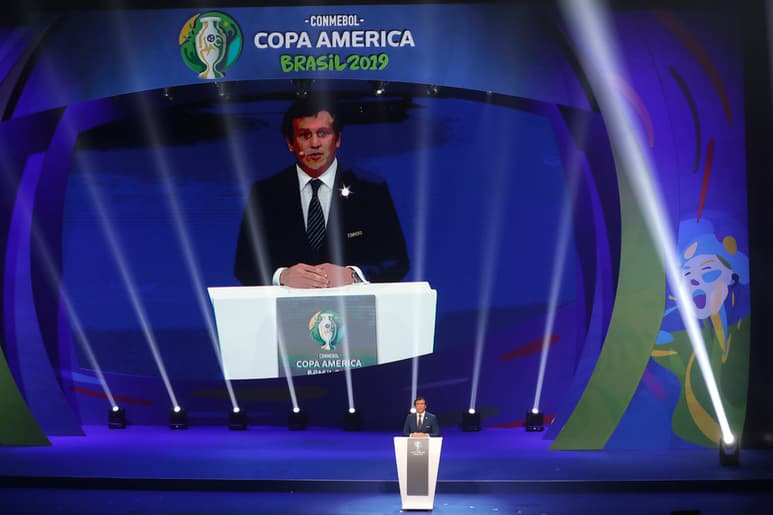 El presidente de la Conmebol, Alejandro Domínguez, habla durante el sorteo para la Copa América, en enero.