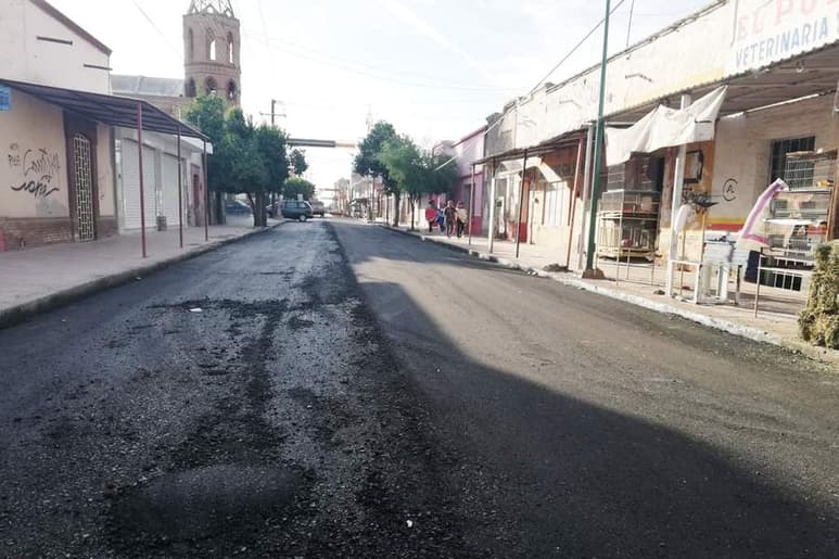 Después de la queja de los comerciantes, se realizaron trabajos de recarpeteo en la Cuauhtémoc. (EL SIGLO DE TORREÓN)