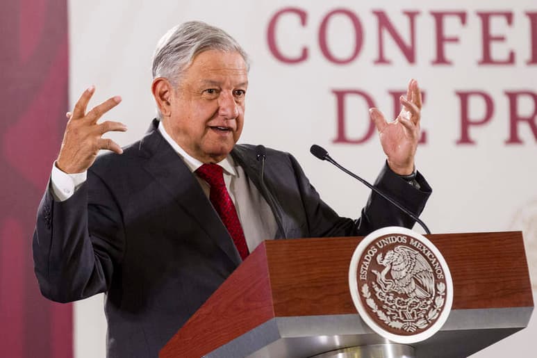 El mandatario aseguró que a pesar de la mala situación de la industria, su gobierno trabaja para que Pemex resurja como una empresa eficiente.
