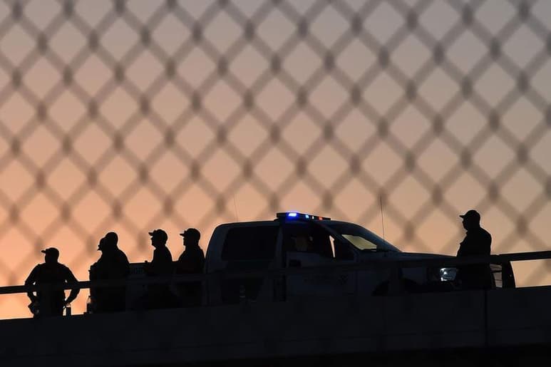 El mexicano, de 40 años y cuya identidad se desconoce, ya había sido deportado y la víspera intentó reingresar a Estados Unidos, donde fue detenido por agentes migratorios cerca del Puente de las Américas, en El Paso. (ARCHIVO)