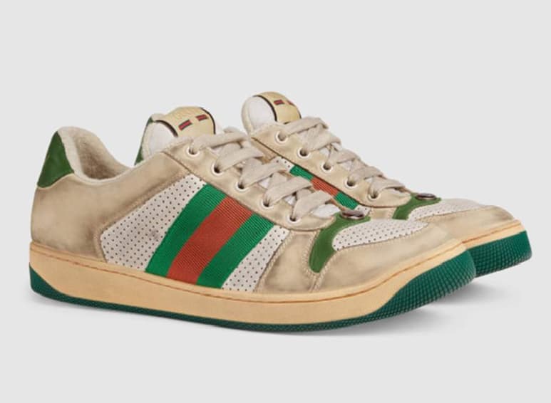 Unos tenis sucios que incluso vienen con sus propias instrucciones de lavado. (INTERNET)