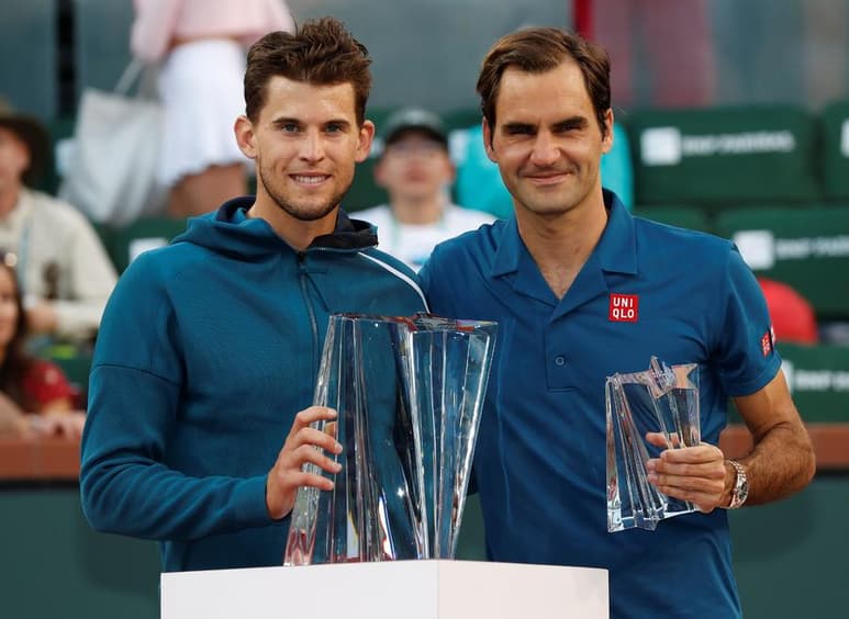 Roger Federer (d) dejó escapar la oportunidad de ser el único tenista en 2019 en lograr su segundo título de la temporada, al perder ante Dominic Thiem en la final del Masters 1000 de Indian Wells.