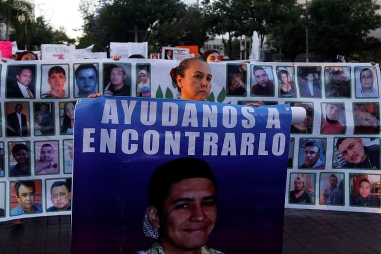 Alfaro consideró que los gobiernos anteriores simularon en esta materia y aseguró que sin justicia no puede haber reparación del daño, por lo que se asignó mucho mayor presupuesto a las instancias que deben coordinarse para la búsqueda de personas. (EFE)