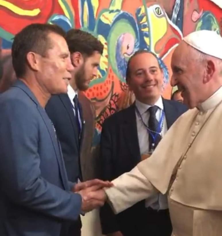 “Estoy muy emocionado por encontrarme en este recinto y al lado de su santidad, un hombre al que todos queremos y respetamos”, dijo Sulaimán Saldívar. (ESPECIAL)