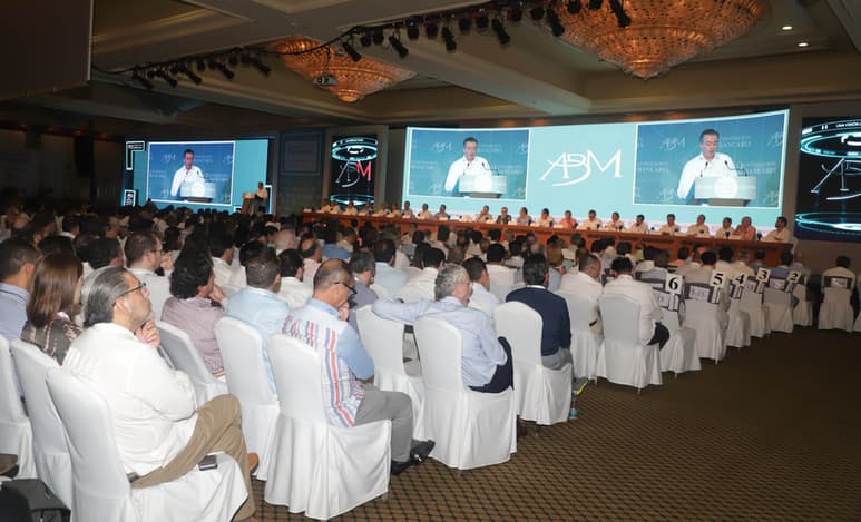 Se llevó a cabo la inauguración de la 82 Convención Bancaria, evento que contó la presencia de representantes del sector financiero nacional e internacional, así como funcionarios públicos. (NOTIMEX)