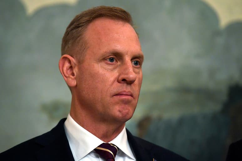 Patrick M.Shanahan anunció que autorizó al Cuerpo de Ingenieros del Ejército una partida de mil millones de dólares. (AP)