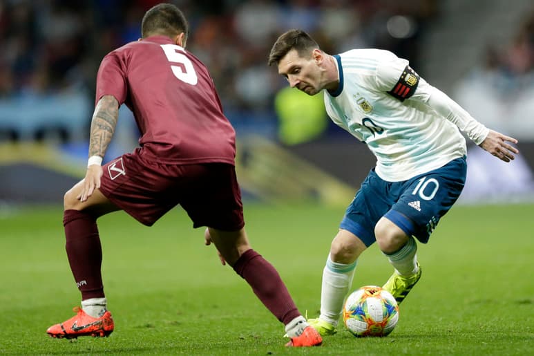 Pese a la reaparición de Lionel Messi con Argentina, la Albiceleste perdió 3-1 ante Venezuela; después derrotó apenas 1-0 a Marruecos, ya sin 'Leo' en el campo de juego.