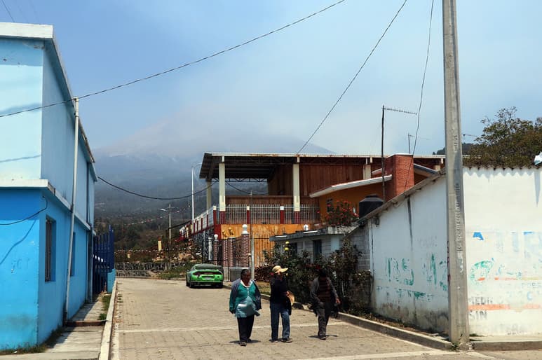 De acuerdo con vecinos del volcán Popocatepelt, 'Don Goyo' está a cada momento como una olla exprés.