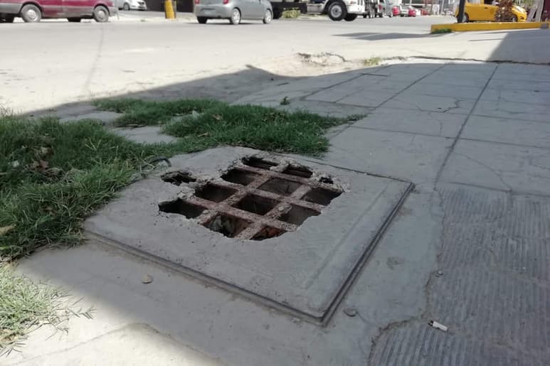 Vecinos reportan la falla a fin de que las autoridades correspondientes le den solución. (EL SIGLO DE TORREÓN)