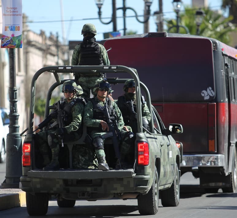Ya se encuentran desplegados elementos municipales, estatales y federales para evitar la incidencia delictiva. (EL SIGLO DE TORREÓN)