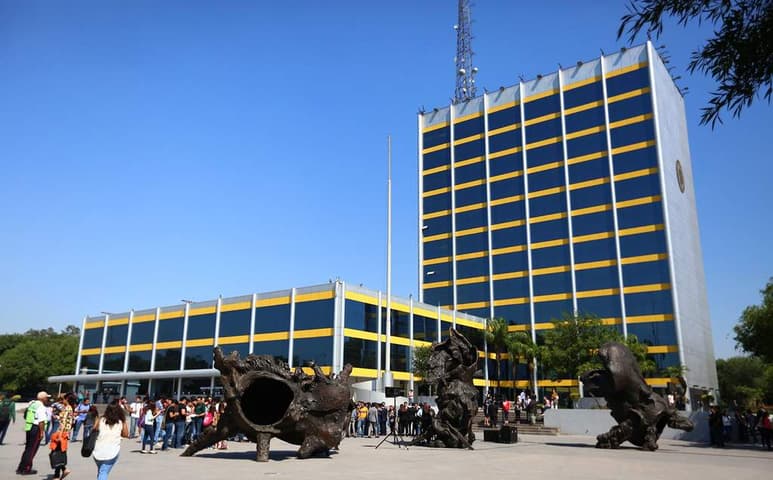 Con el propósito de brindar habilidades a los estudiantes y docentes para hacer frente a la problemática, el programa de prevención del suicidio se establecerá en las 26 facultades y 29 preparatorias de la Universidad Autónoma de Nuevo León (UANL). (ARCHIVO)