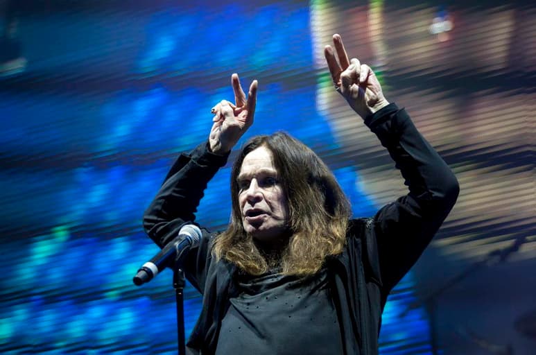 Debido a esto, el compositor y vocalista de Black Sabbath, quien también se recupera de un reciente ataque de neumonía, deberá permanecer bajo supervisión médica. (ARCHIVO)