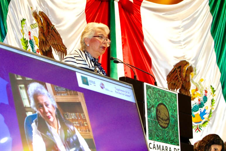La titular de la Secretaría de Gobernación (Segob), Olga Sánchez Cordero, afirmó que para construir un México en paz, las mujeres deben estar en el centro de las estrategias de seguridad, y garantizó que la Guardia Nacional actuará en todo momento con perspectiva de género. (NOTIMEX)