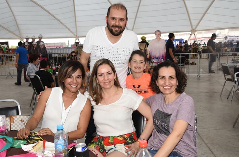 Luis, Ariana, Arcella, Luis y Bertha.