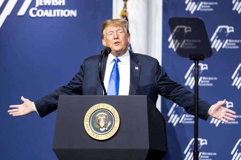 Trump ha desechado la tradición presidencial de publicar anualmente su declaración de la renta, y ha insistió en que esos documentos 'están bajo auditoría' y son tan complejos que 'la gente no los entendería'. (ARCHIVO)