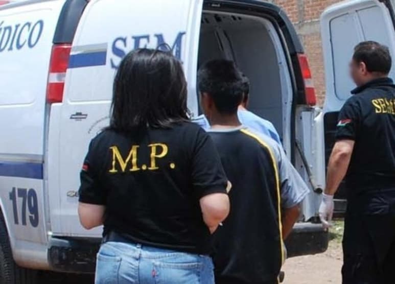 El Representante Social ordenó que el cuerpo del hoy occiso, mismo que sufrió diversos traumatismos, fuera enviado a las instalaciones del Servicio Médico Forense para la necropsia de Ley. (ARCHIVO)