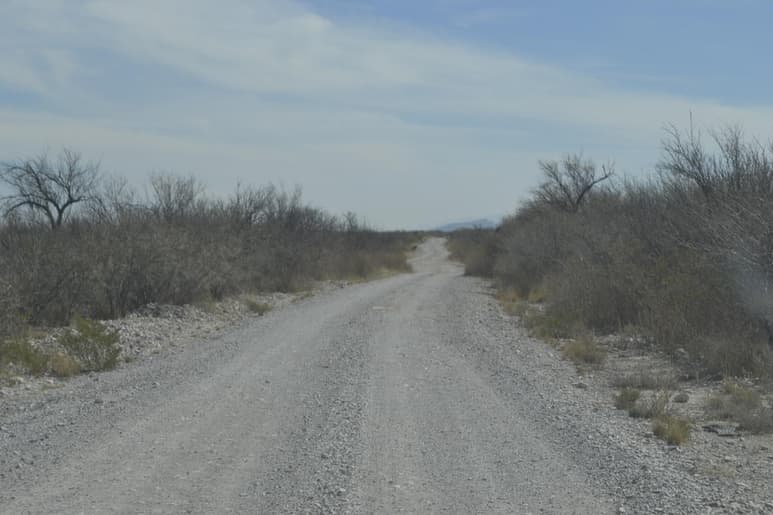 Las Grutas del Rosario se encuentran en las inmediaciones de la Sierra del Rosario, aproximadamente a 20 kilómetros del Bolsón de Mapimí, en el ejido Vicente Suárez del municipio de Lerdo, Durango.