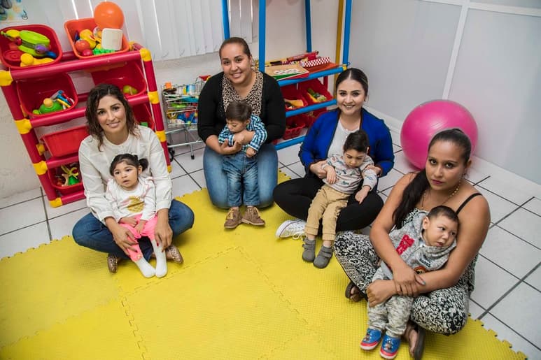 A casi tres años y medio de que se detectó el primer caso de zika en México, la Secretaría de Salud ha reportado 51 niños que nacieron con un síndrome congénito asociado al virus. Isaac, Zoé, Diego y Emir no están en esa lista porque sus madres no fueron diagnosticadas a tiempo. (EL UNIVERSAL)