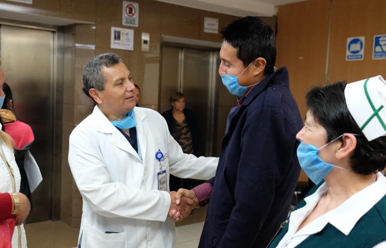 Tras 18 días de la cirugía, el derechohabiente fue dado de alta 'en óptimas condiciones de salud'. (TWITTER)