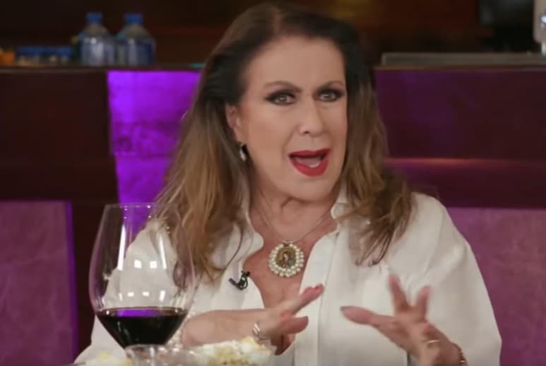 Laura Zapata lamentó que Televisa, empresa a la que le ha dado todo, no la haya considerado para el papel, y en su lugar seleccionaran a una actriz extranjera. (YOUTUBE)