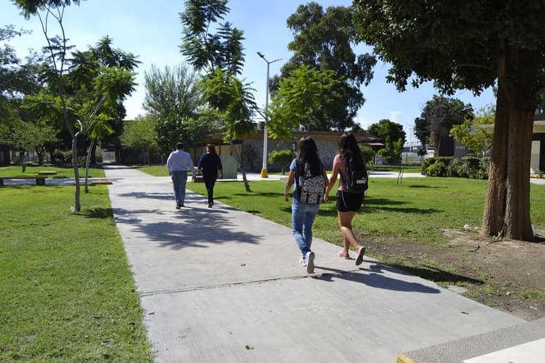 La naturaleza de las becas, mencionó, es evitar que por motivos económicos los alumnos suspendan su preparación académica o la abandonen a mitad de la carrera. (ARCHIVO)