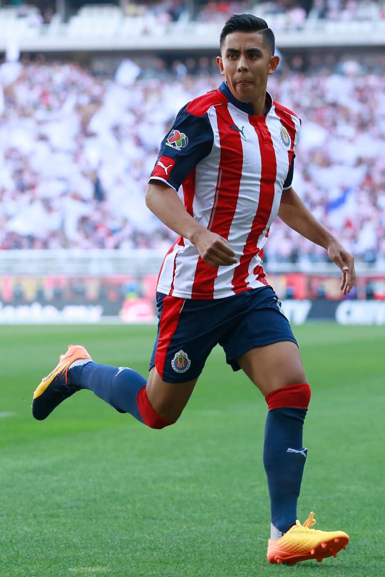 Néstor Calderón tuvo buenos torneos con las Chivas.