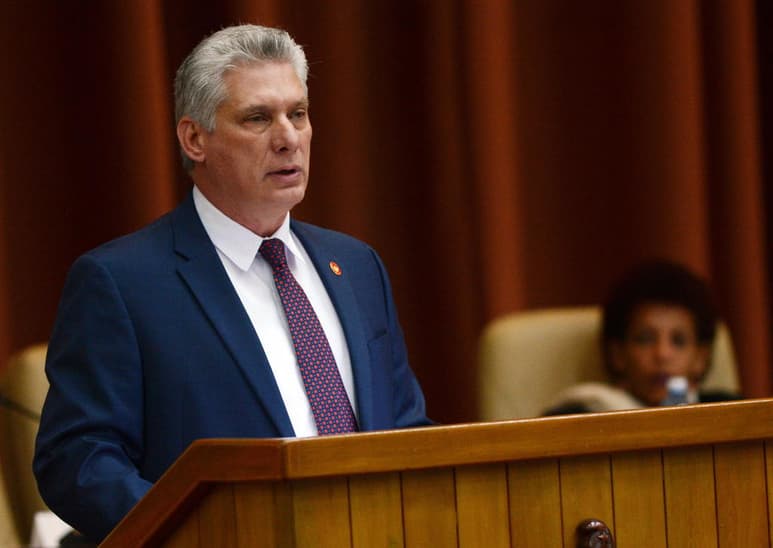 'En Cuba mandamos los cubanos', agregó, 'y no cambiará la actitud frente a los que sostienen la espada contra nosotros', escribió el mandatario en su cuenta de Twitter este miércoles, informó el portal oficial Cuba Debate. (ARCHIVO)