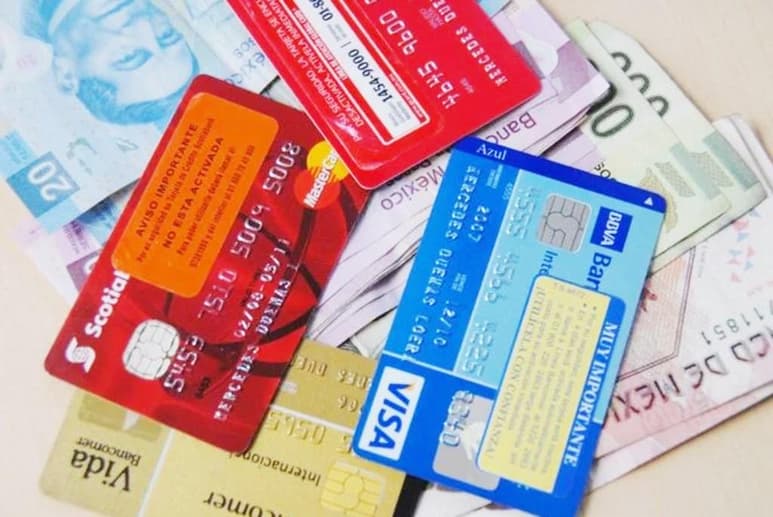 Un grupo delictivo logró clonar mediante esa técnica los datos de 5 mil tarjetas. (ARCHIVO)