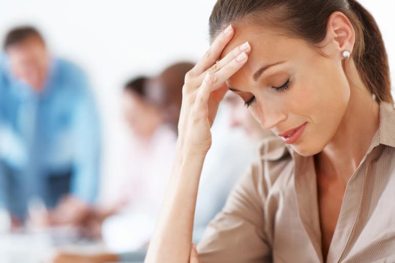 La enfermedad podría diagnosticarse como crónica cuando el dolor de cabeza persiste en la persona a lo largo de 15 días en un lapso de tres meses. (ARCHIVO)