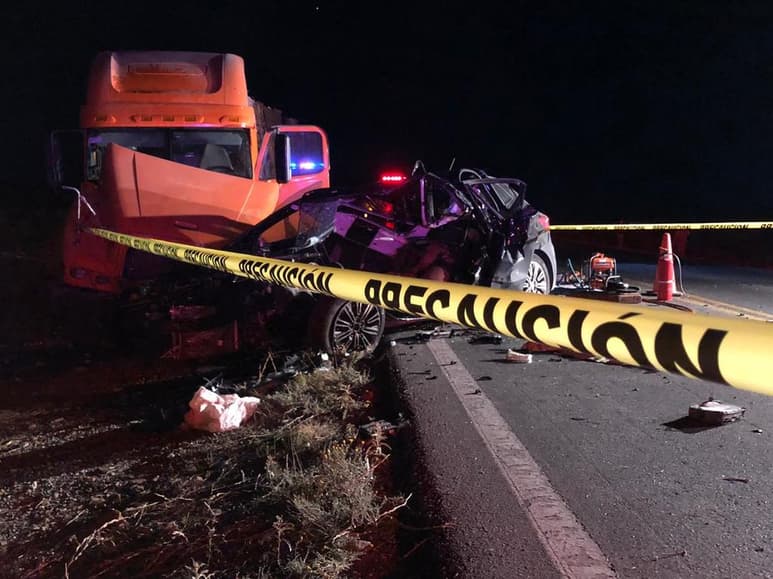 El conductor del tráiler huyó del lugar, por lo que es buscado por las autoridades. (ESPECIAL)