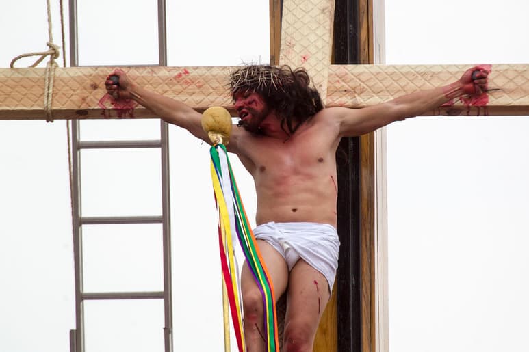 Esta representación inició el día jueves y termina el sábado con la resurrección de Jesús.