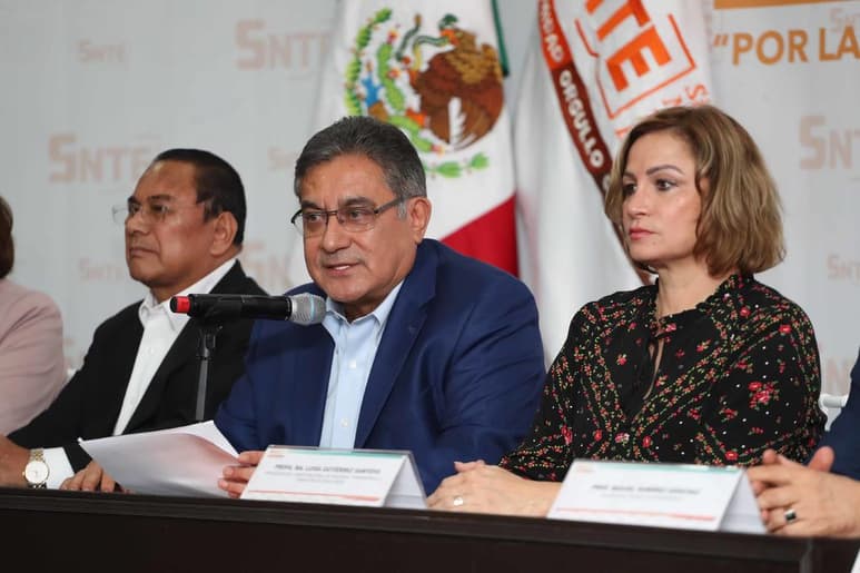 Denostaron que las autoridades hayan transparentado la nómina magisterial, argumentando que esta acción implica un riesgo para los docentes, y llamaron a que se retiren de la publicación sus remuneraciones. (ARCHIVO)