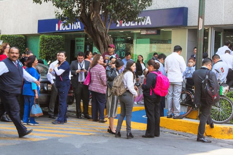 Varios inmuebles de la Ciudad de México fueron evacuados por seguridad. (NOTIMEX)