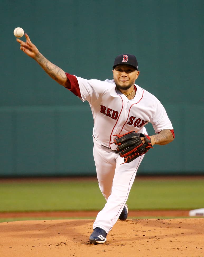 El lanzador mexicano Héctor Velázquez permitió tres carreras en tres entradas y un tercio de trabajo. (AP)
