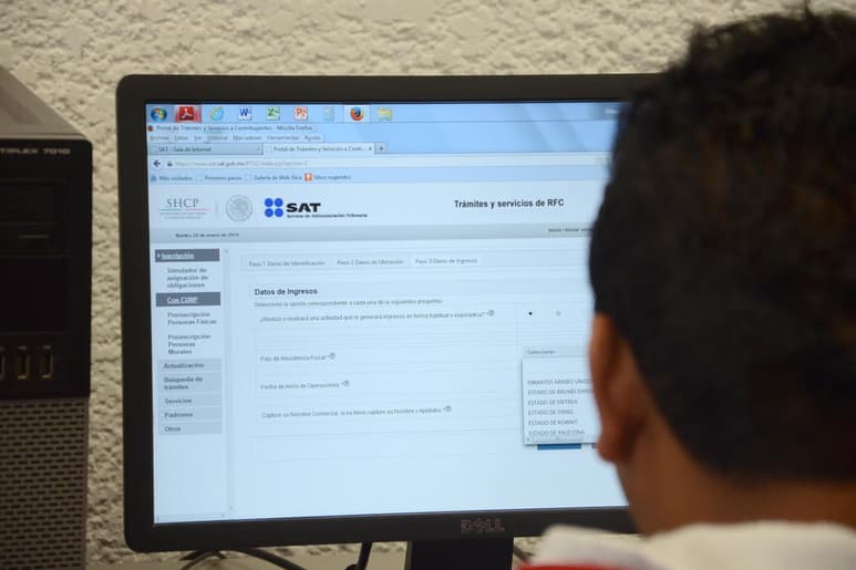 Desde el 15 de enero, una persona física ya puede saber cuánto va a pagar y hacer su declaración anual con mucho tiempo de anticipación. (ARCHIVO)