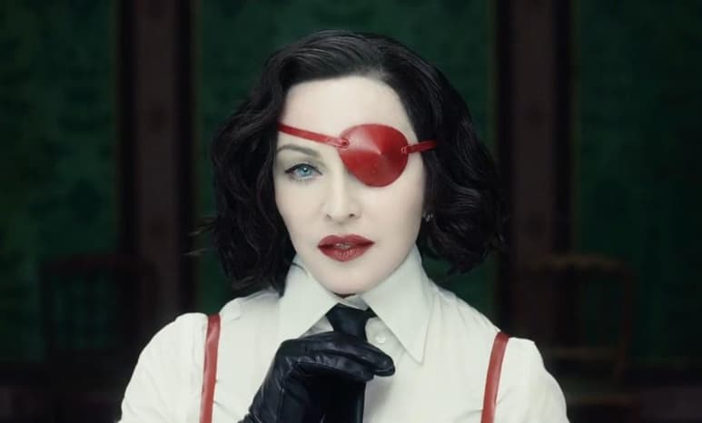 Ataviada con un parche en el ojo, Madonna baila con el colombiano en un vídeo cuyo estreno mundial se hizo a través del canal MTV. (ESPECIAL)