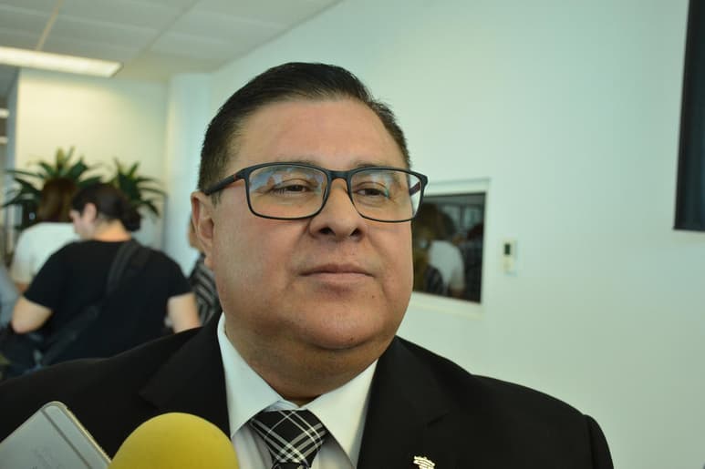 Sergio Lara Galván, secretario del Ayuntamiento de Torreón, detalló los horarios del funcionario que tiene dos plazas. (FERNANDO COMPEÁN)